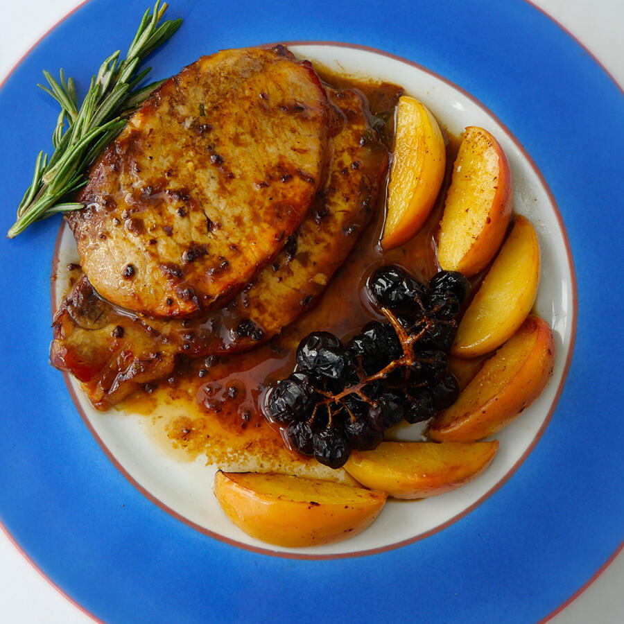 Roast Pork with Peach and Berries Roast Pork with Peach and Berries